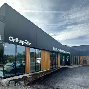 CONSTRUCTION et TRANSFERT PHARMACIE Transfert d'une pharmacie de campagne
